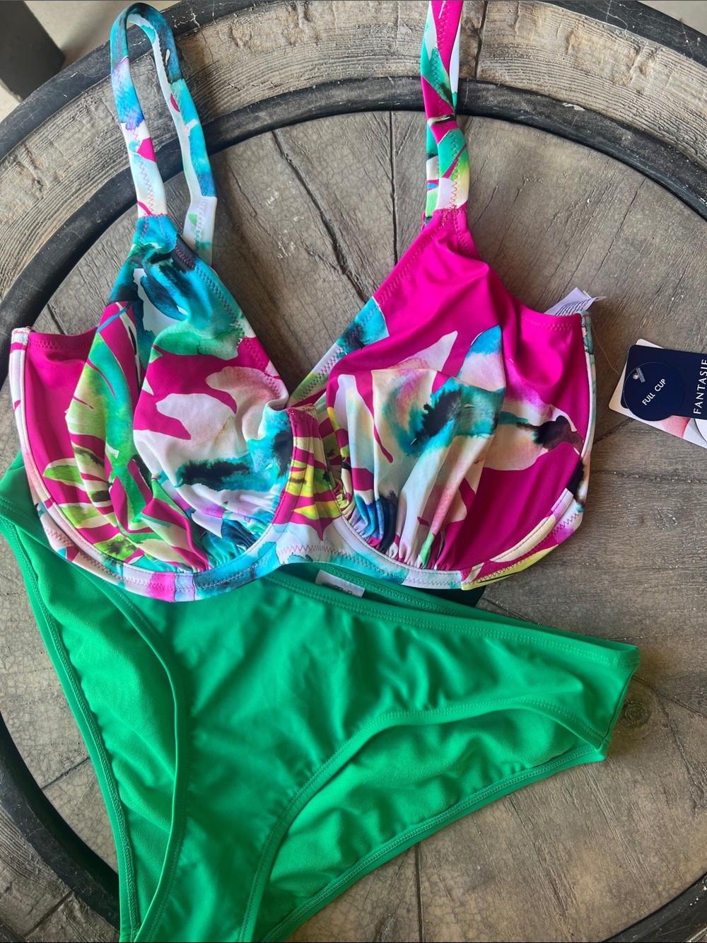 Excellent Fuchsia Floral Underwire Bikini Top with Green Bottom. B44